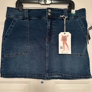 Celebrity Pink mid- rise Mini skirt.